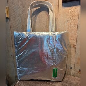 Clinique Limited Edition Tote Silver Metallic Green Lined Cosmetic Bag Big NWT